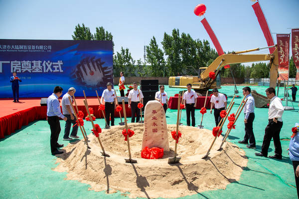 參會主要領導“培土奠基”.jpg